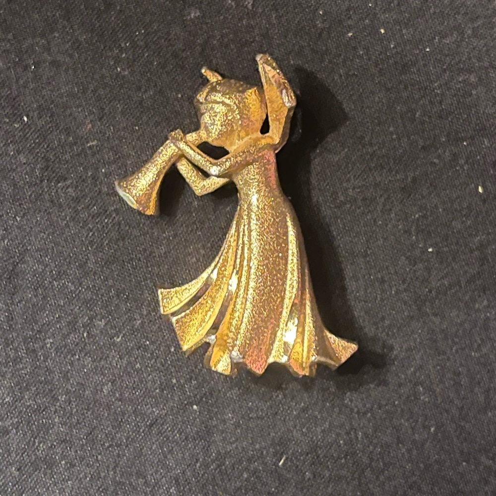 Vintage Textured Gold Tone Angel Brooch